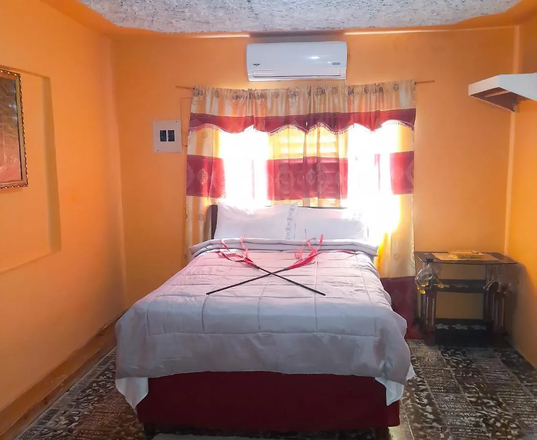 Affordable And Cozy At Content Guest House Ocho Rios 0*,