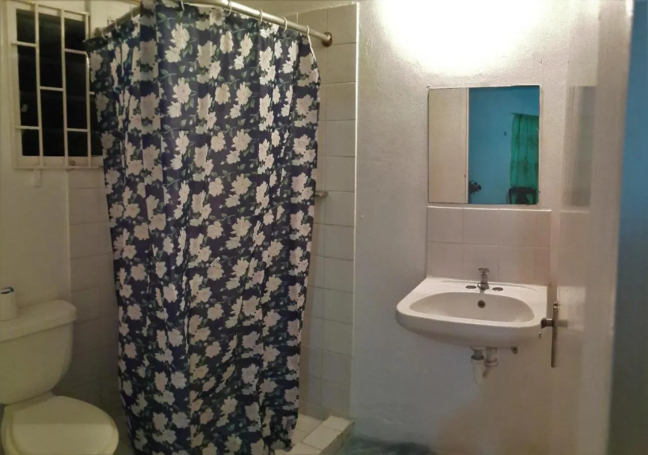 Affordable And Cozy At Content Guest House Ocho Rios 0*,  Giamaica
